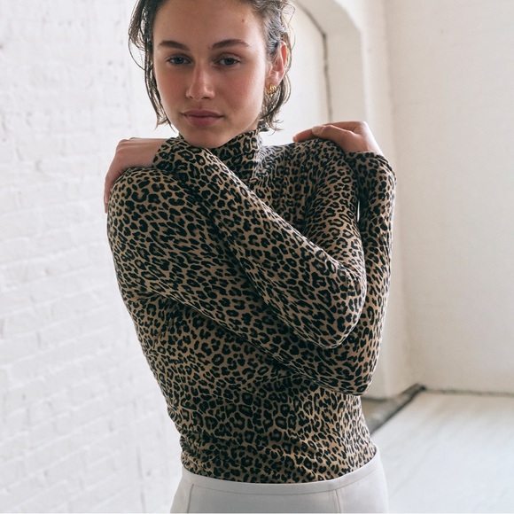 J.Crew Animal Print Tissue Crepe Long Sleeve Turtleneck Size L - Picture 5 of 7